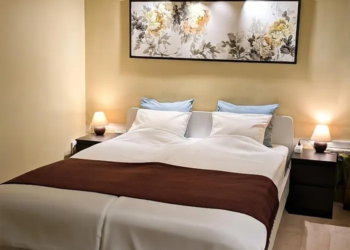 Vivid Rozsa Apartment *